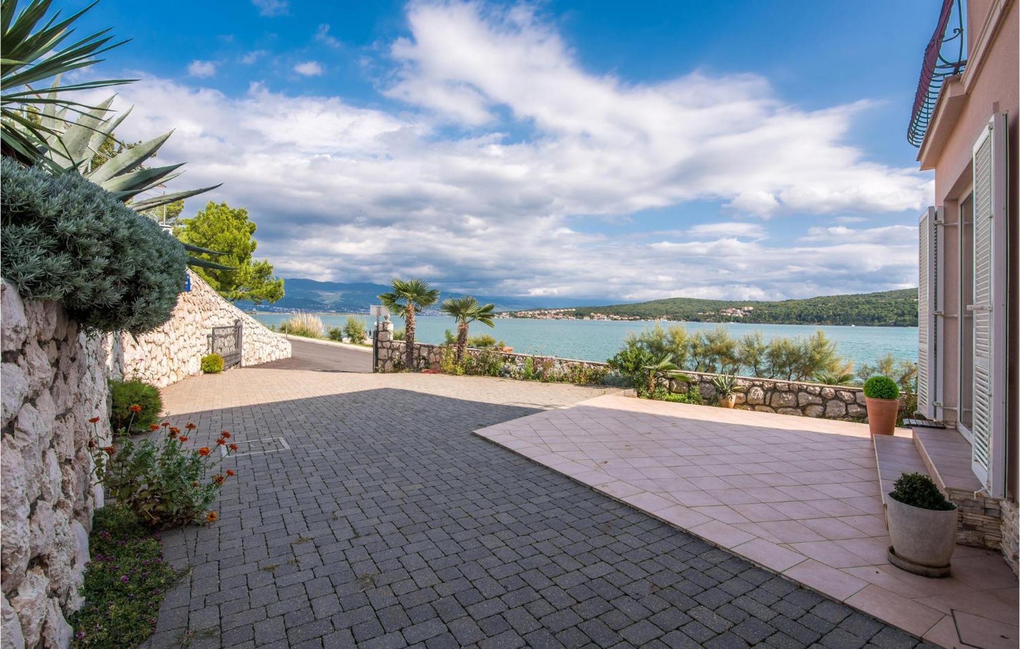 Gorgeous Apartment In Cizici With House Sea View 외부 사진