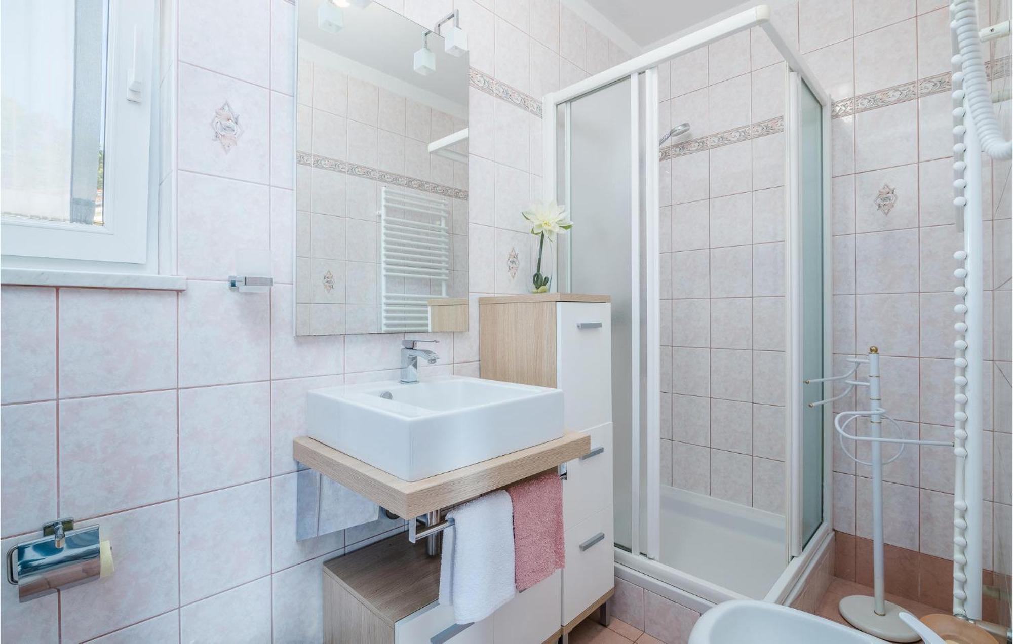 Gorgeous Apartment In Cizici With House Sea View 외부 사진